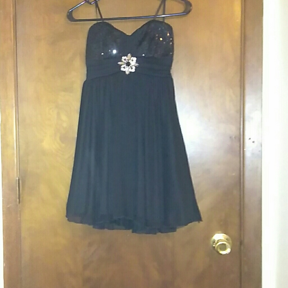 Dress - Picture 2 of 4